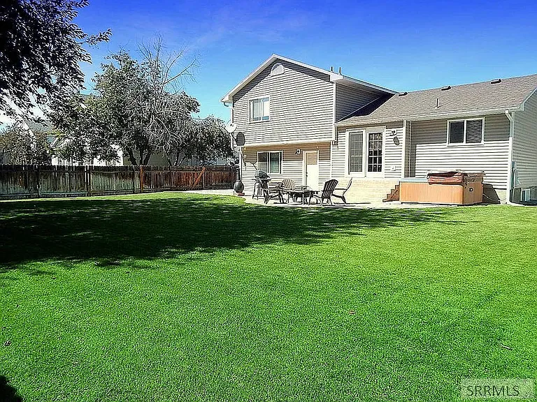 253 Colonial Way — Photo 4