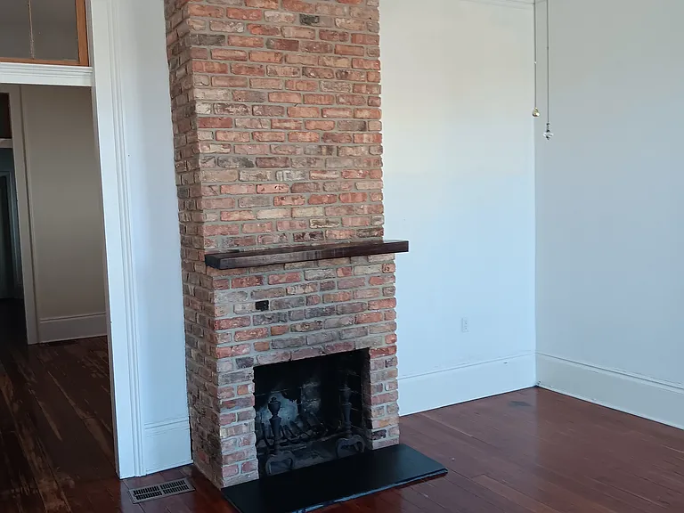 220 Amelia St — Photo 8