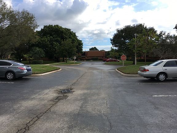 4th image of 2901 Waterford Dr N
