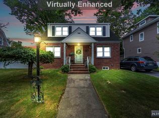 945 Maple Ave, Ridgefield, NJ 07657