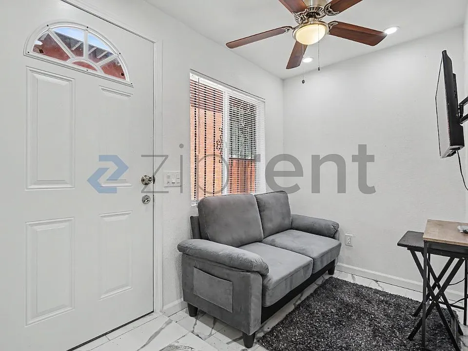 1208 Field Ave #1/2