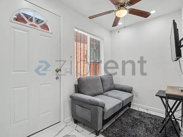 1208 Field Ave #1/2, Inglewood, CA 90302