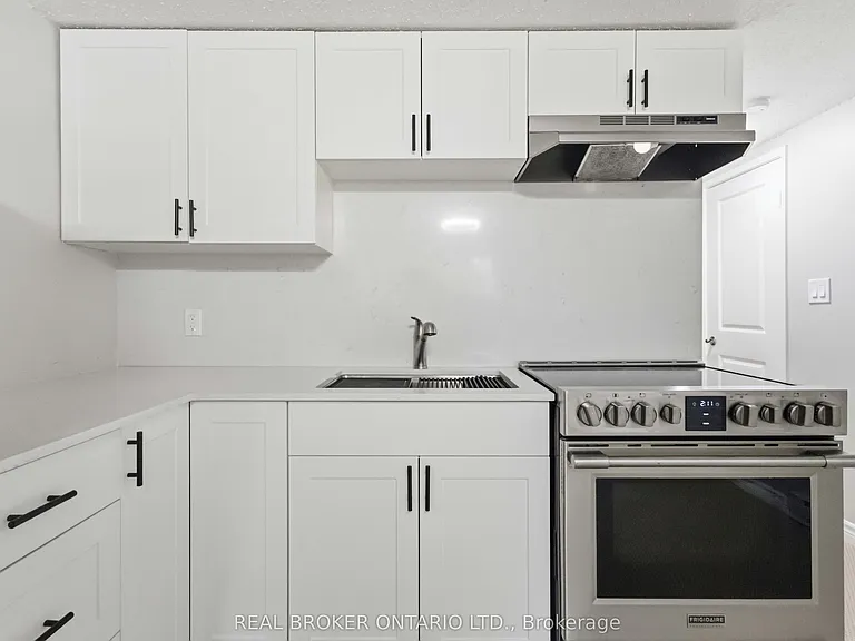 1306 Valley Dr #BASEMENT — Photo 2