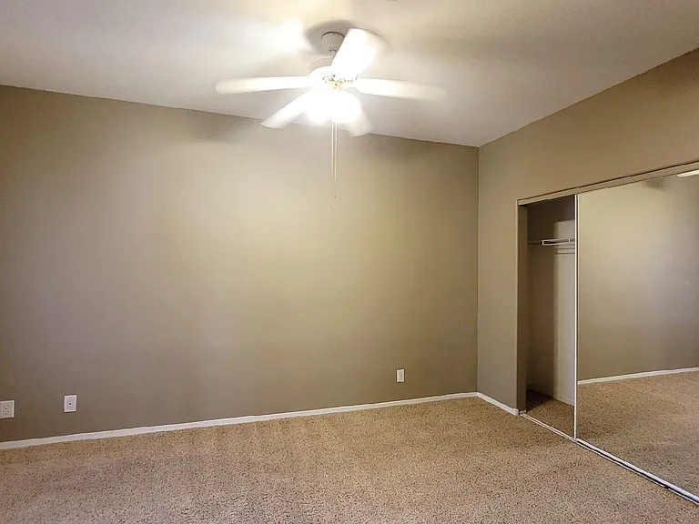 1900 N Torrey Pines Dr #1 — Photo 10