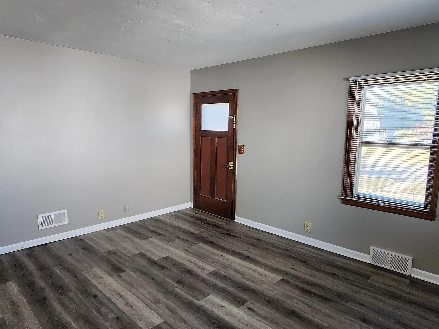 3 bed, 772 sqft, $1,540 — Photo 3