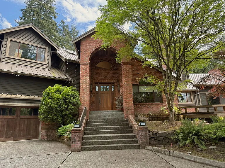 1130 Lancaster Way SE — Photo 3