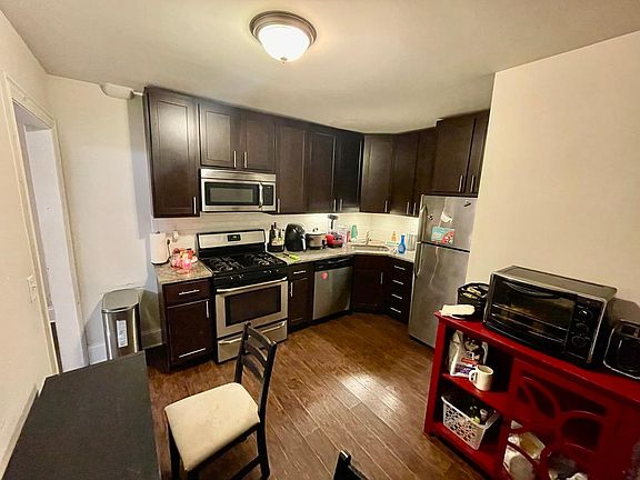 4th image of 1358 W Elmdale Ave #G
