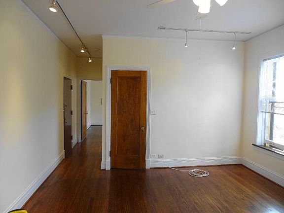 3rd image of 1020 W Ardmore Ave APT 2C