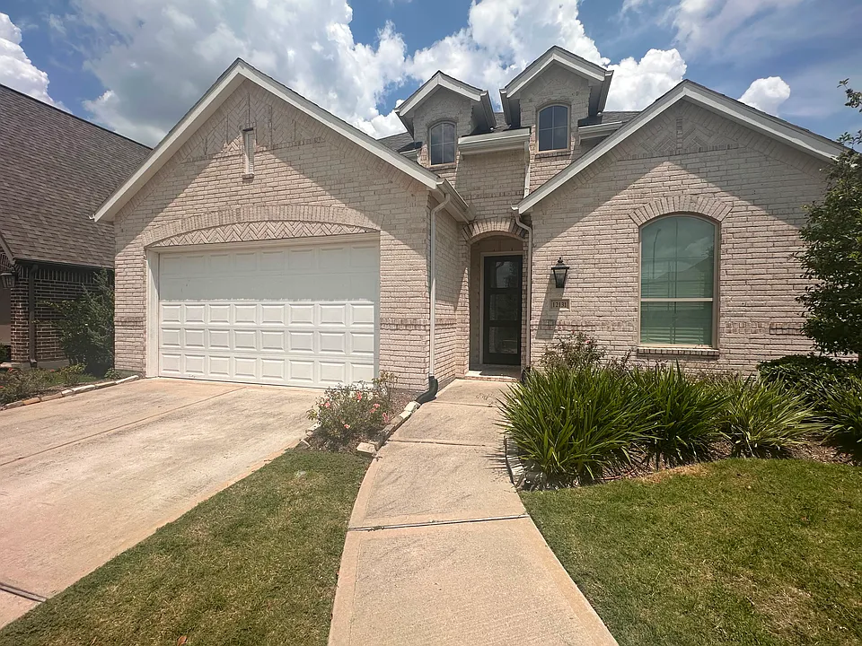 12131 Woodnote Ln