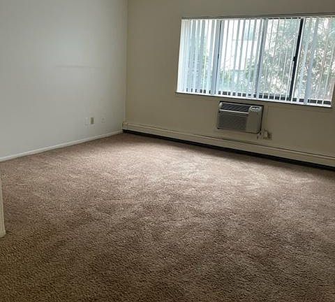 4th image of 2424 W Wells St #115