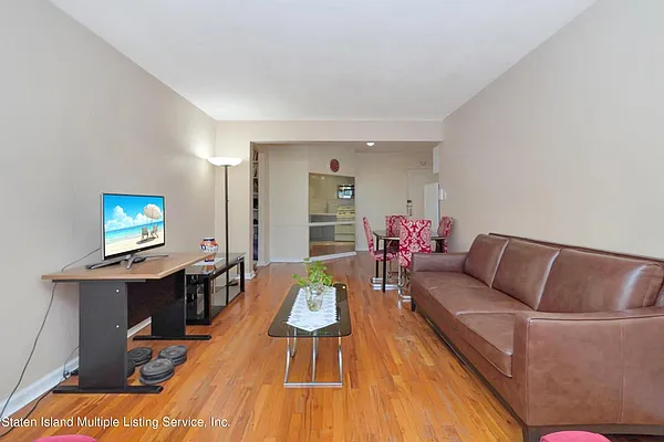 Sold by REMAX Elite | media 17