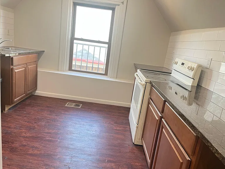 311 Stratford Ave #6 — Photo 13