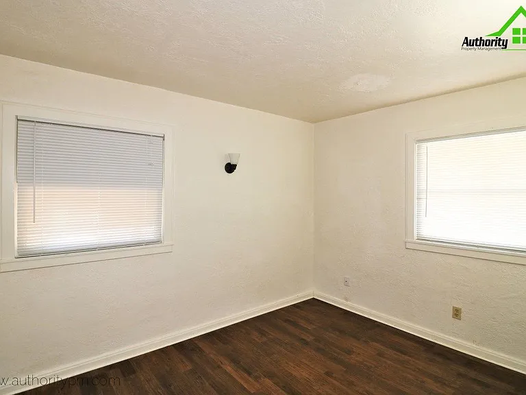 1141 Magnolia Ave — Photo 6