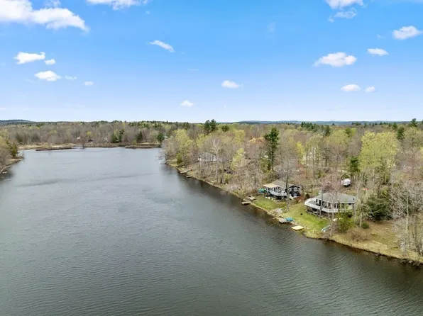 162 Mystic Isle Way, Becket, MA 01223