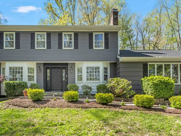7 Arapaho Road, Brookfield, CT 06804