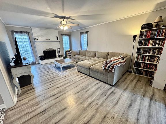4th image of 414 Easonwood Ave