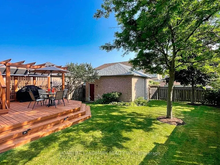 69 Selkirk Dr — Photo 28