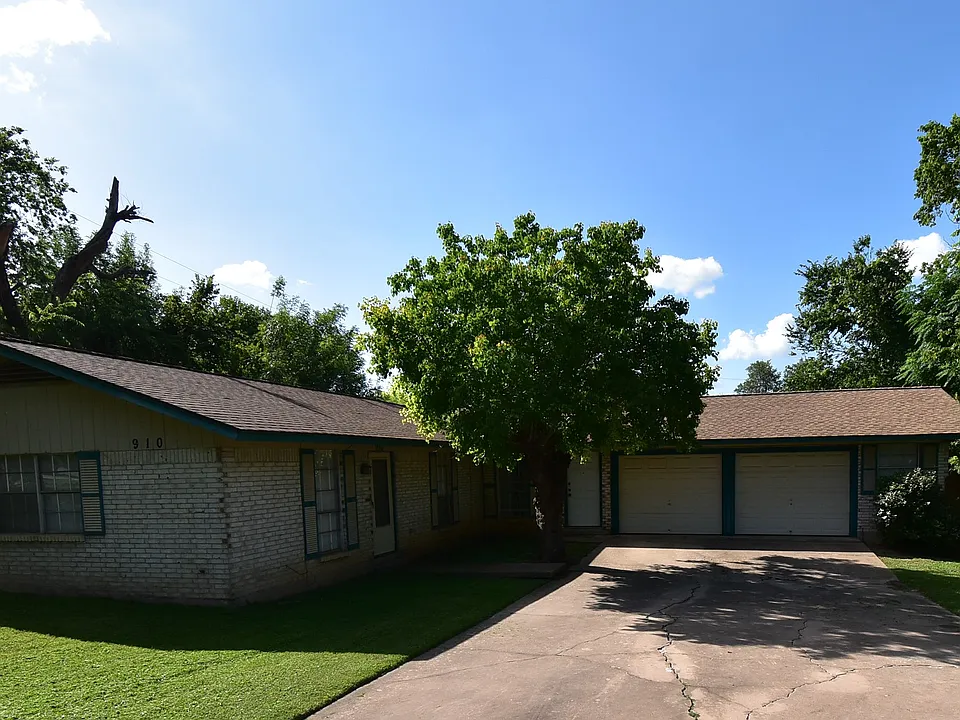 912 E Austin Ave
