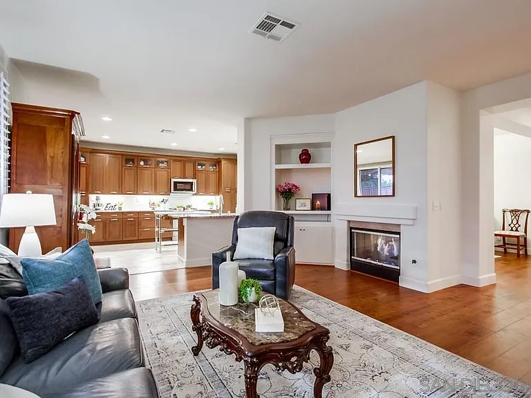 913 Glendora Dr — Photo 3