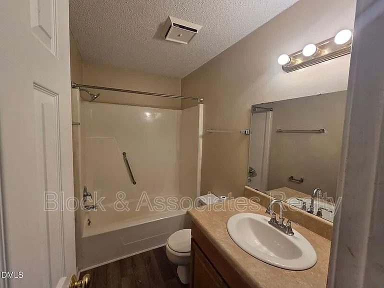 906 W Chatham St — Photo 8