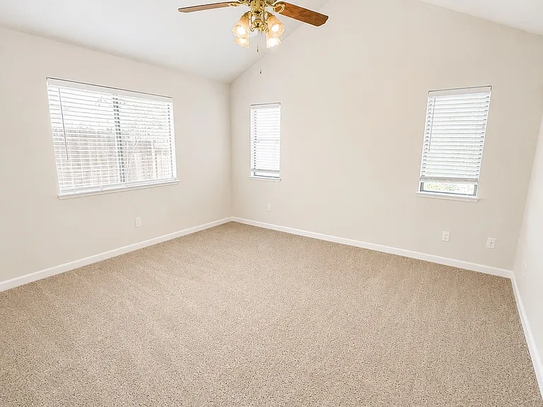 2053 Sheldon Dr — Photo 12