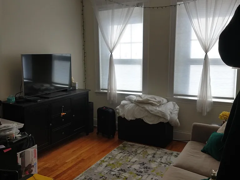 78 Glenville Ave #10 — Photo 2