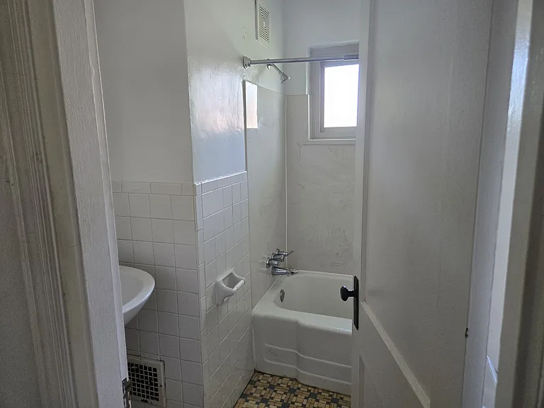 1472 Glenbeck Ave #1 — Photo 7