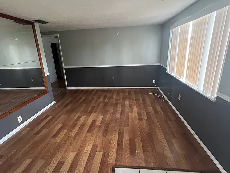 10819 Inglewood Ave — Photo 2