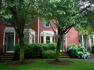 33 Lenglen Rd #1, Newton, MA 02458