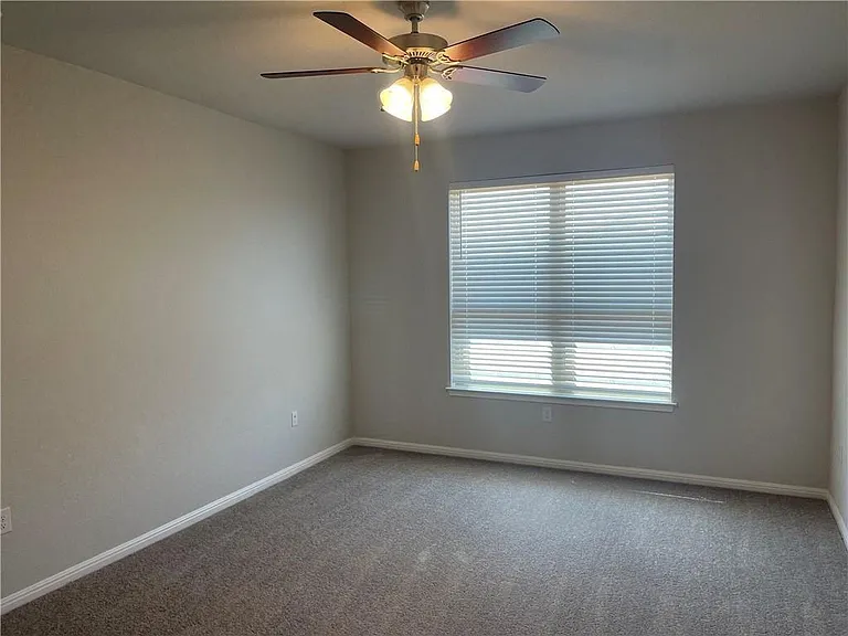 268 Hauser Dr — Photo 4