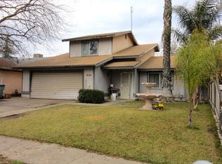 824 W Robin Ave, Visalia, CA 93291