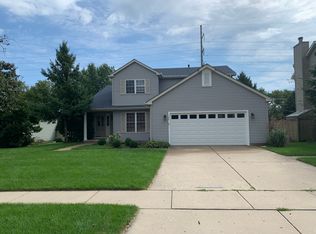 148 S Glenbrook Trl, McHenry, IL 60050