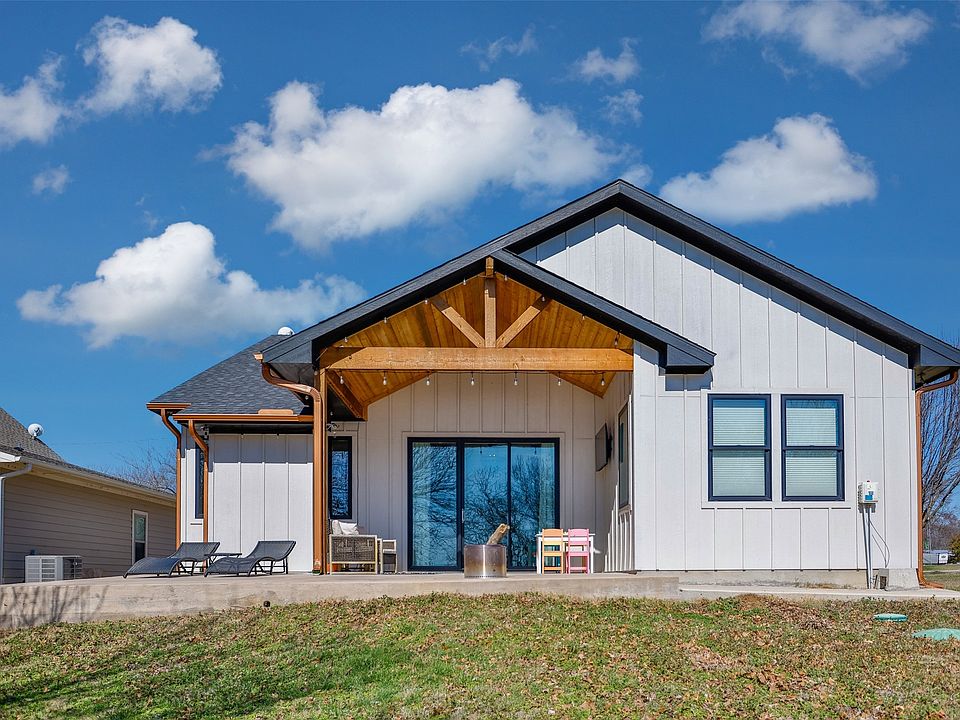1st image of 104 Park Ln