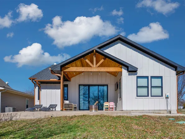 104 Park Ln, Gainesville, TX 76240