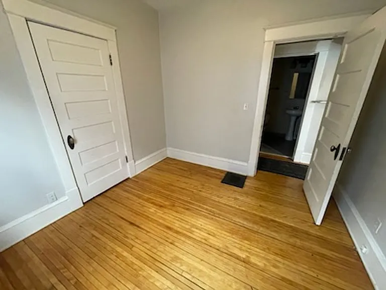 2721 Girard Ave S — Photo 7