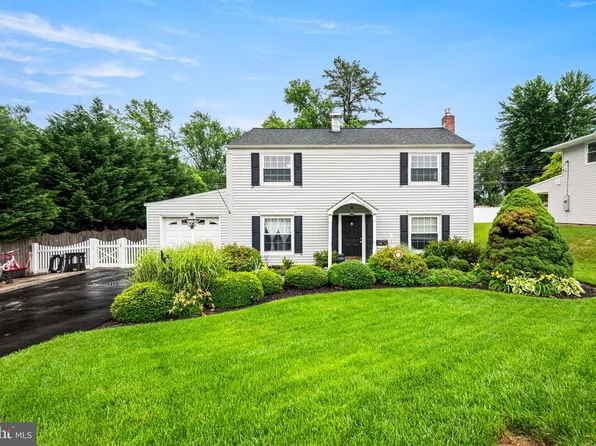 128 Terrace Rd, Levittown, PA 19056