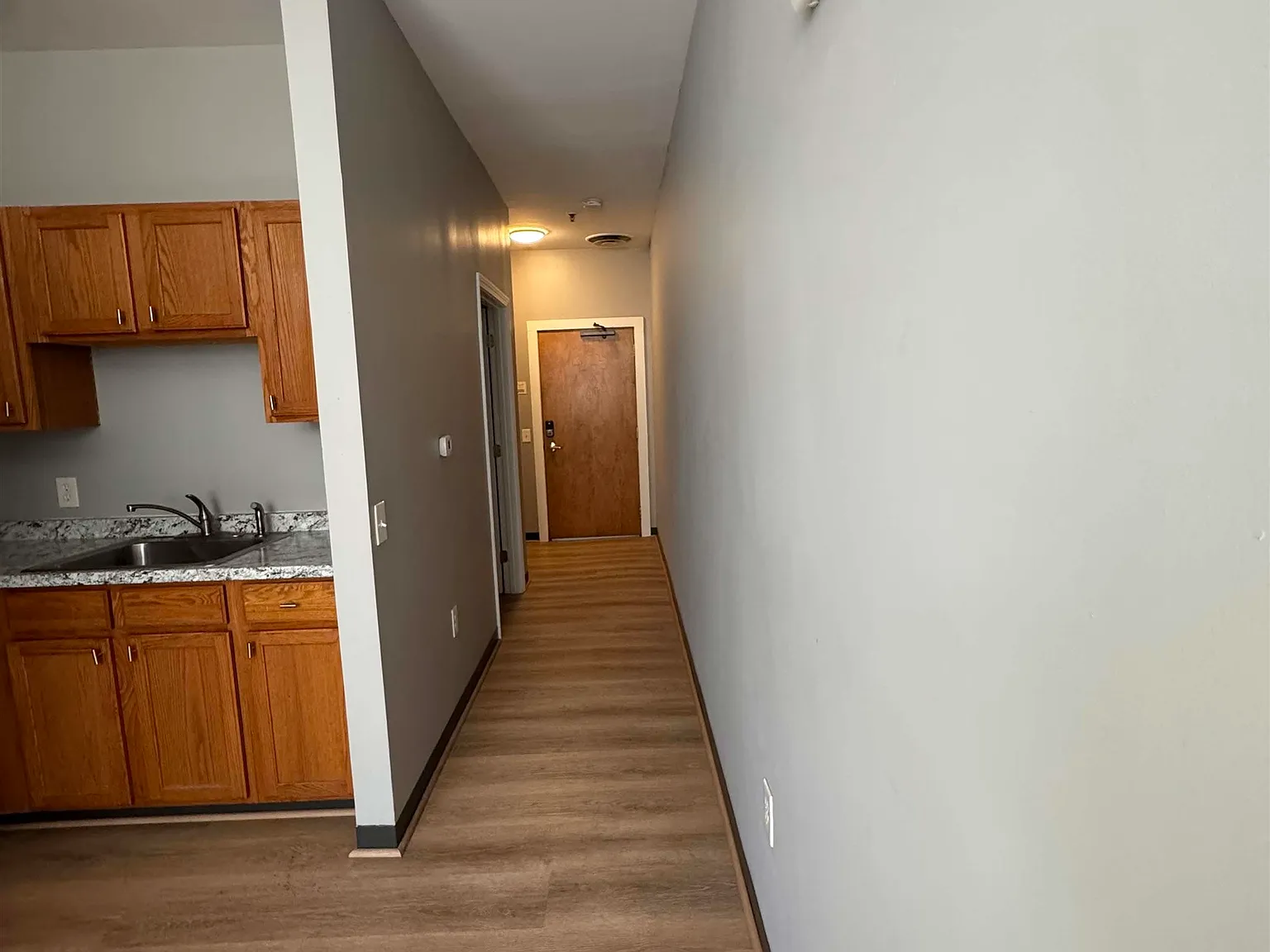 Studio, 1.0 bath, 500 sqft, $1,250 — Photo 2