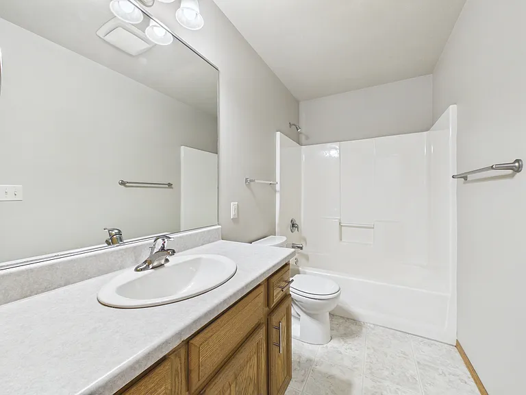 2505 N Vincent Ave — Photo 37