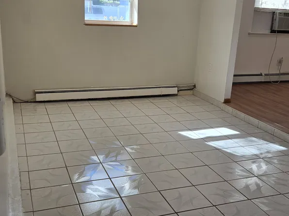 41 E Gate Ln Floor 1, Copiague, NY 11726