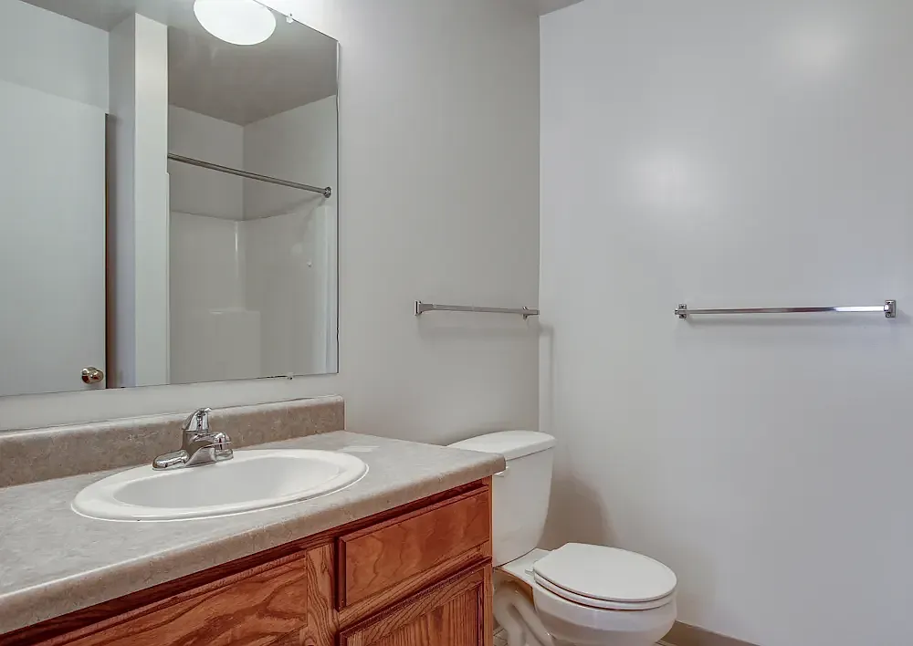 Emerald Park Apartments — Photo 1
