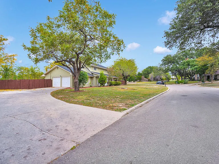 103 Shalimar Dr — Photo 3