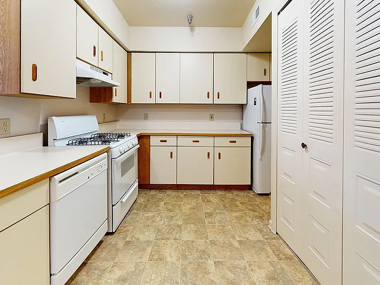 Gull Prairie/Gull Run Apartments and Townhomes — Photo 95