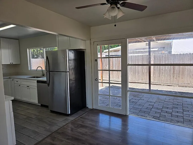2707 Broadmoor Ave — Photo 5