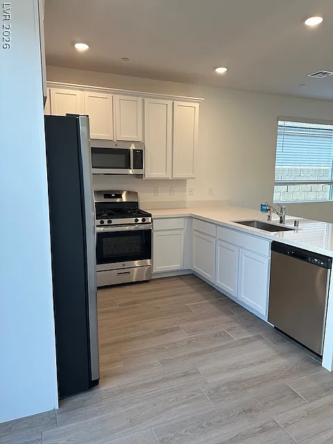 3 bed, 3.0 bath, 1760 sqft, $2,600 — Photo 3