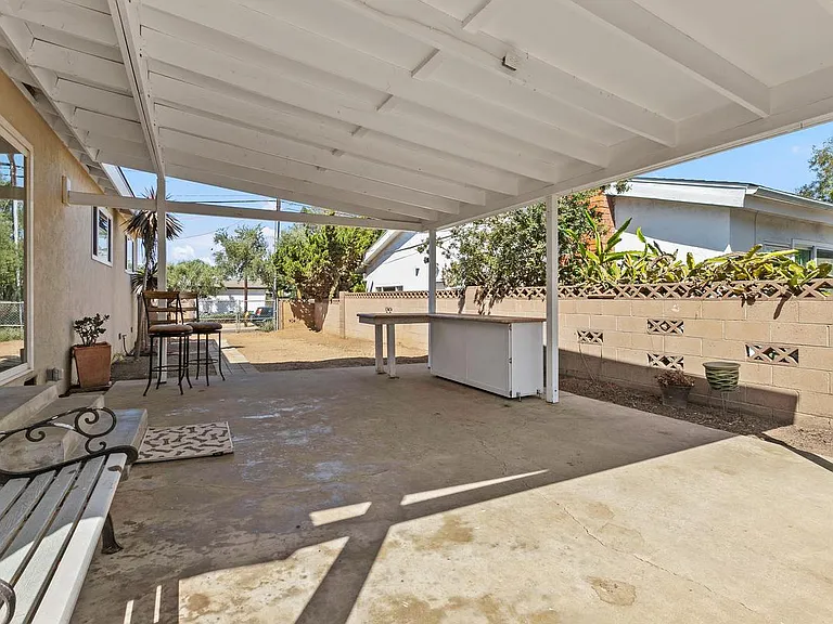 4060 Armstrong St — Photo 21