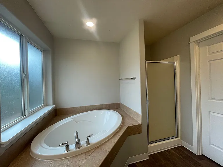 Beautiful 3 Bedroom And 2.5 Bathroom Townhouse In Southwest Redmond! — Photo 15