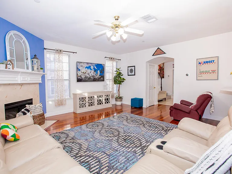 8335 Richmond Ct — Photo 6