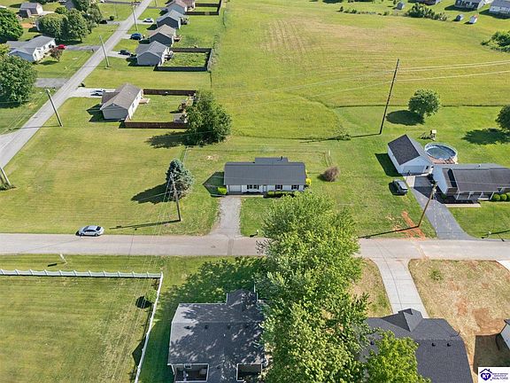 2nd image of 325 Countryside Dr