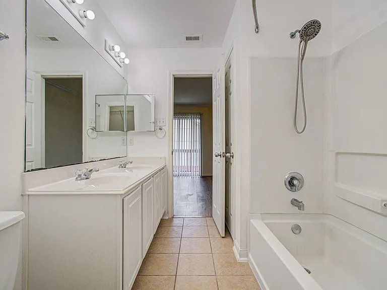 3815 Shire Valley Dr — Photo 23