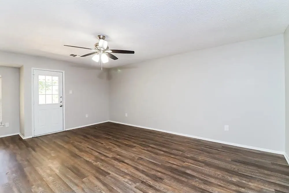 3 bed, 2.5 bath, 1409 sqft, $1,800 — Photo 2